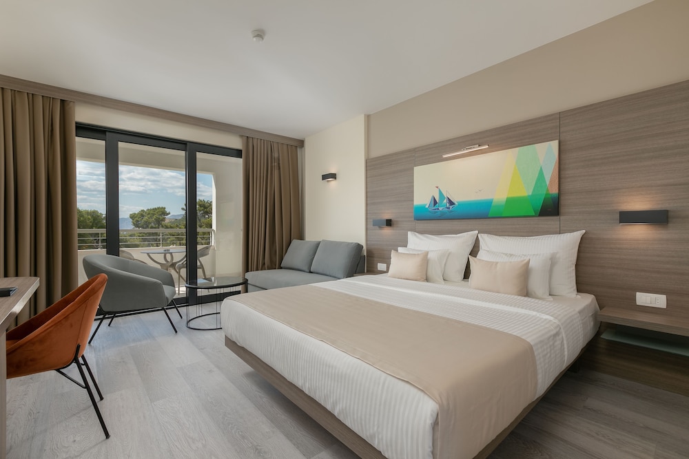 Hotel Antonio — Hotel rooms in Makarska, Split-Dalmatia
