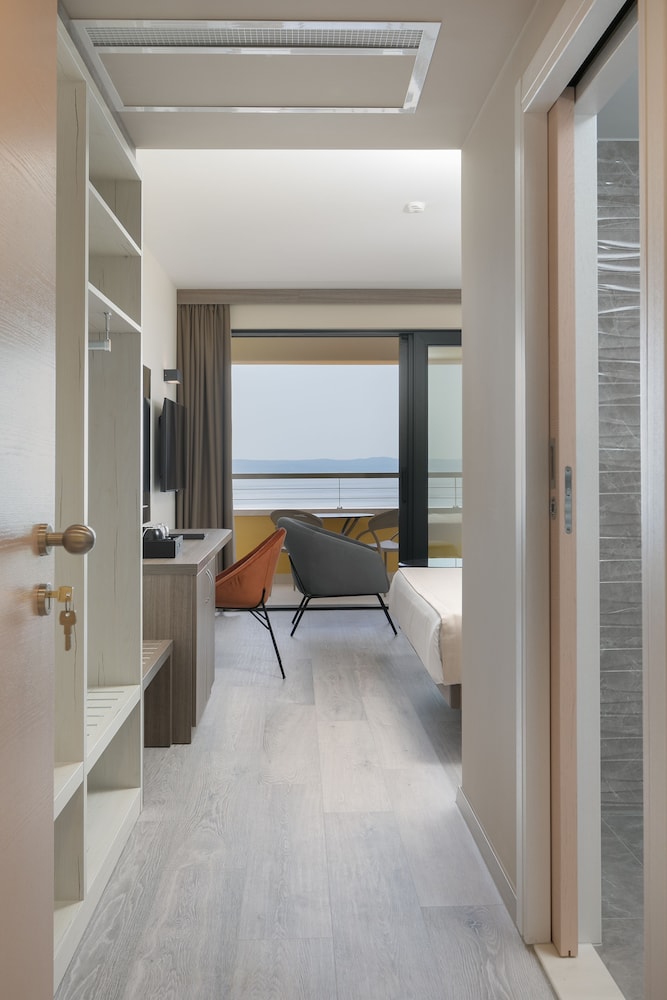 Hotel Antonio — Hotel rooms in Makarska, Split-Dalmatia
