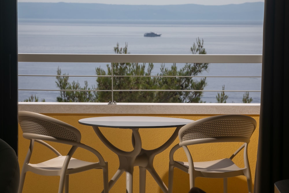 Hotel Antonio — Hotel rooms in Makarska, Split-Dalmatia