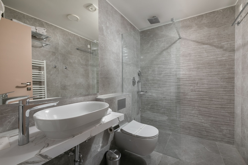 Hotel Antonio — Hotel rooms in Makarska, Split-Dalmatia