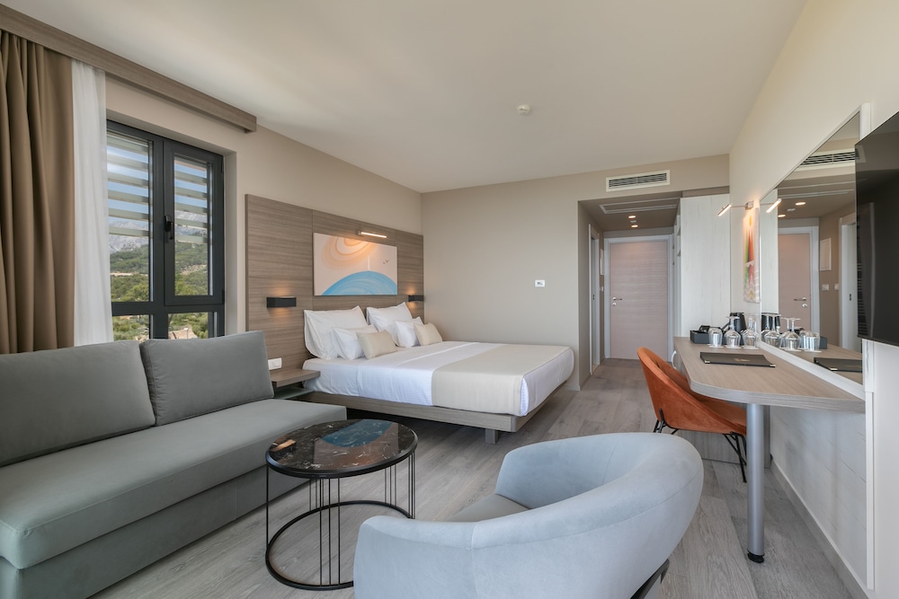 Hotel Antonio — Hotel rooms in Makarska, Split-Dalmatia