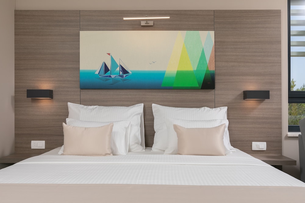 Hotel Antonio — Hotel rooms in Makarska, Split-Dalmatia