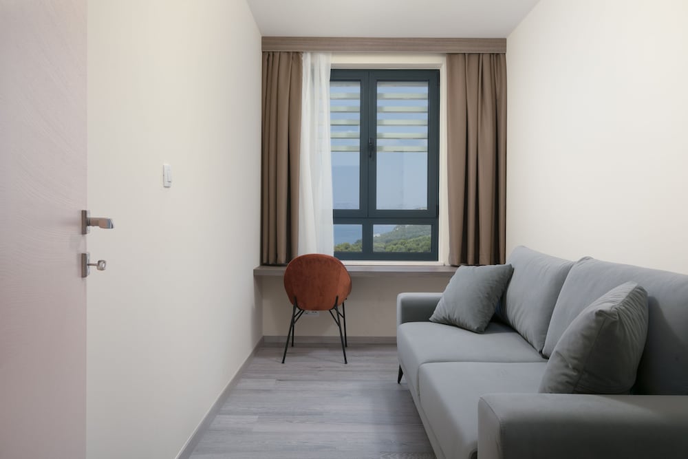 Hotel Antonio — Hotel rooms in Makarska, Split-Dalmatia