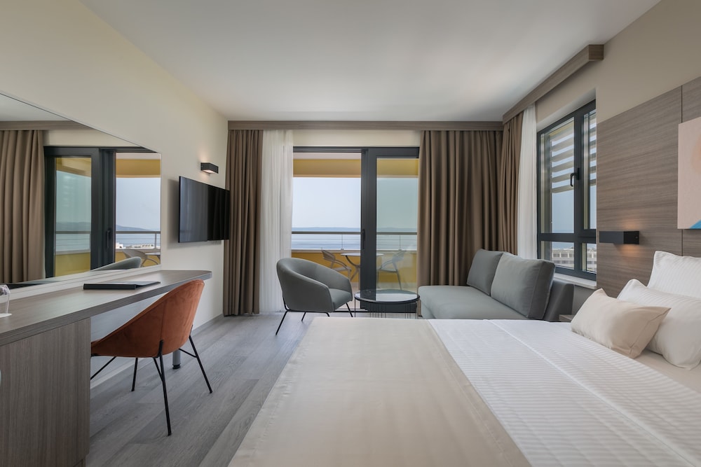Hotel Antonio — Hotel rooms in Makarska, Split-Dalmatia