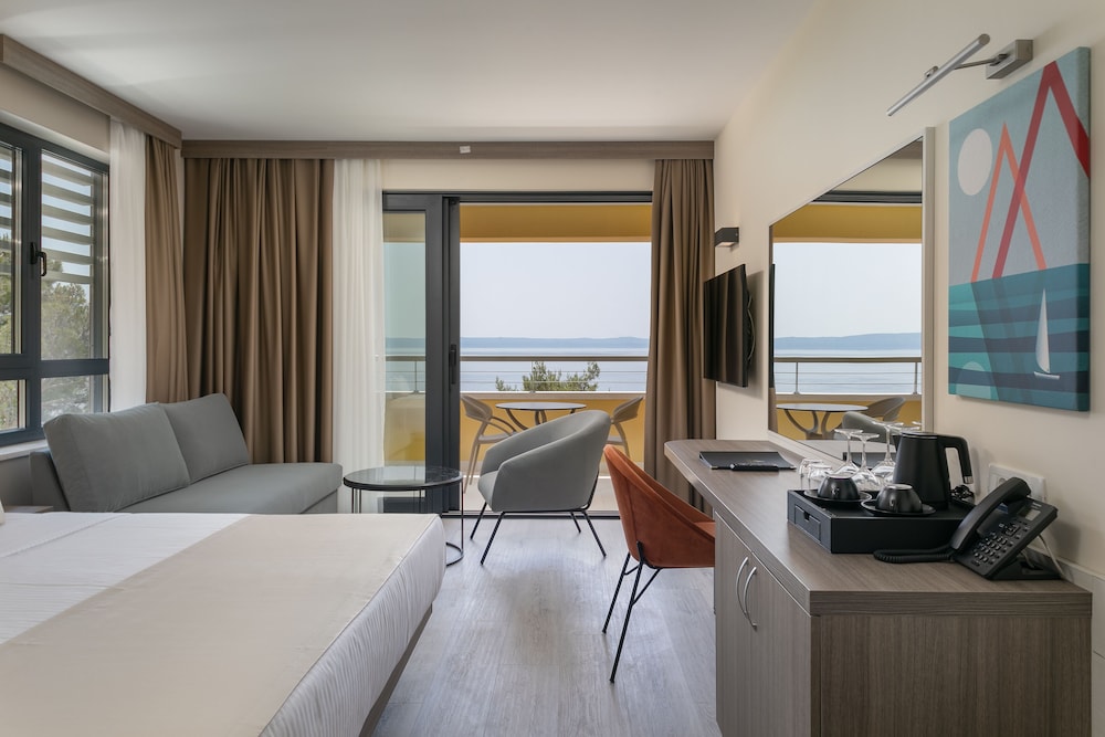 Hotel Antonio — Hotel rooms in Makarska, Split-Dalmatia