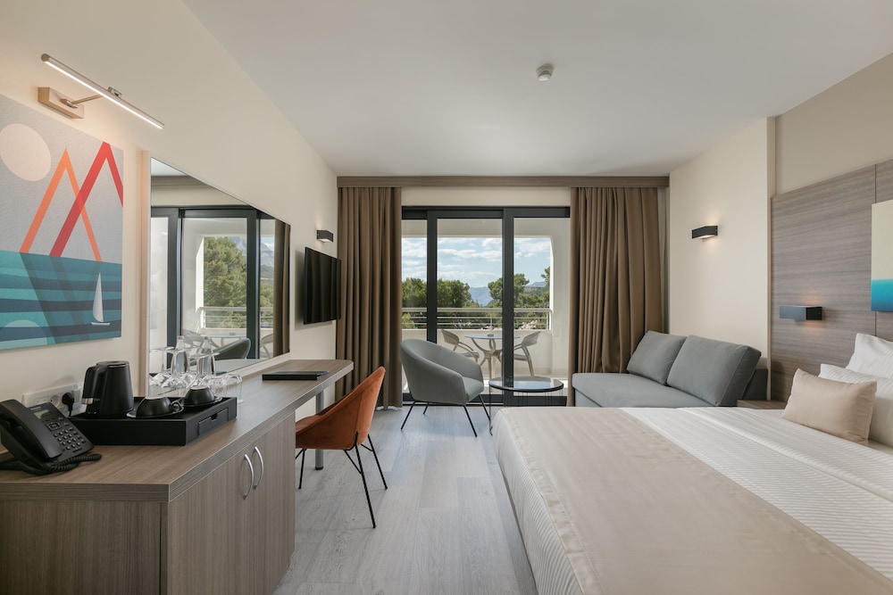 Hotel Antonio — Hotel rooms in Makarska, Split-Dalmatia