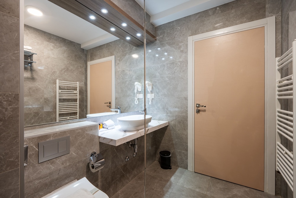 Hotel Antonio — Hotel rooms in Makarska, Split-Dalmatia