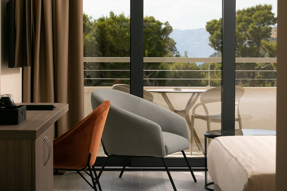 Hotel Antonio — Hotel rooms in Makarska, Split-Dalmatia