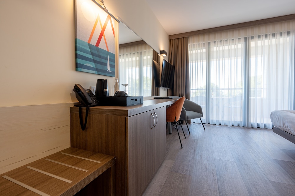 Hotel Antonio — Hotel rooms in Makarska, Split-Dalmatia