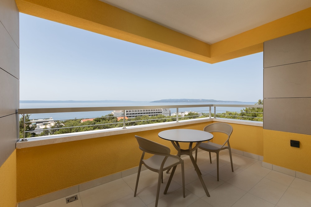 Hotel Antonio — Hotel rooms in Makarska, Split-Dalmatia