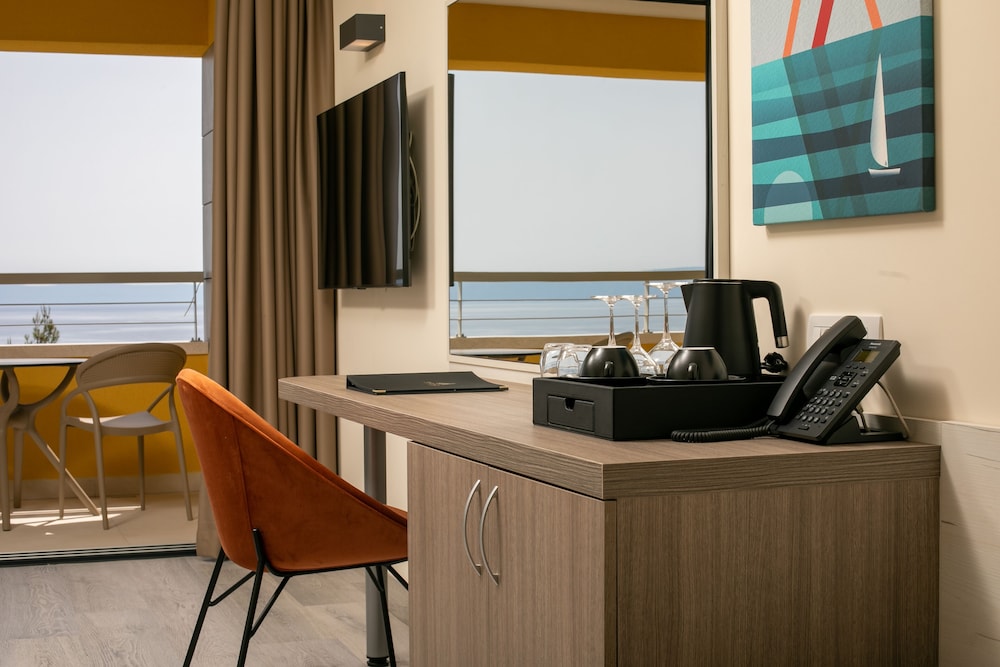 Hotel Antonio — Hotel rooms in Makarska, Split-Dalmatia