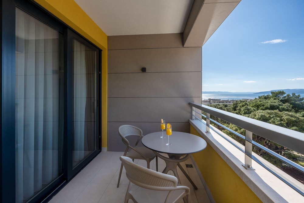 Hotel Antonio — Hotel rooms in Makarska, Split-Dalmatia
