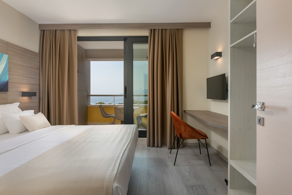 Hotel Antonio — Hotel rooms in Makarska, Split-Dalmatia