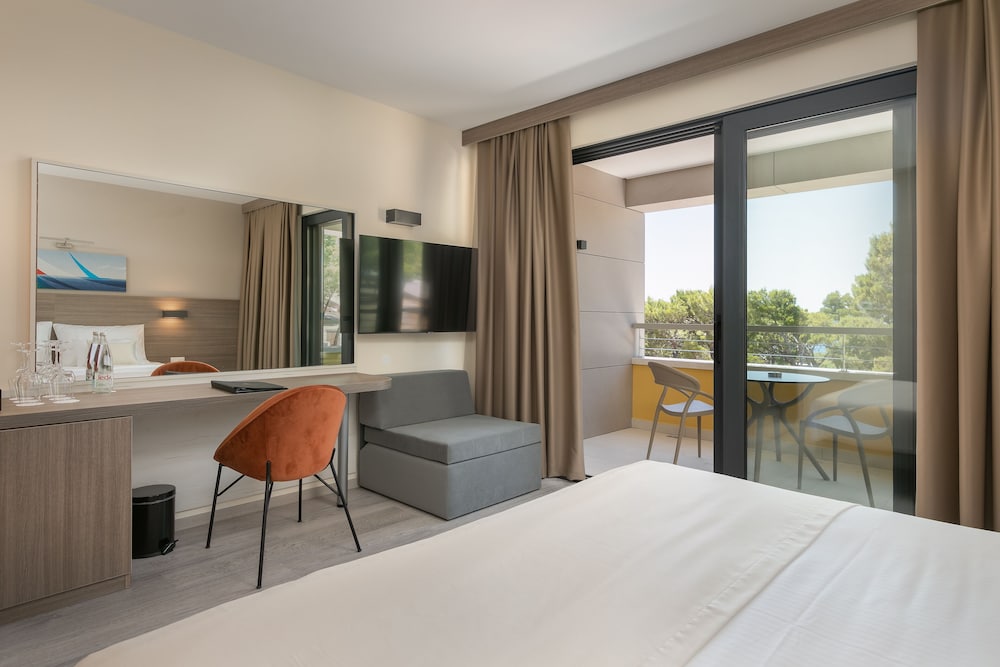 Hotel Antonio — Hotel rooms in Makarska, Split-Dalmatia