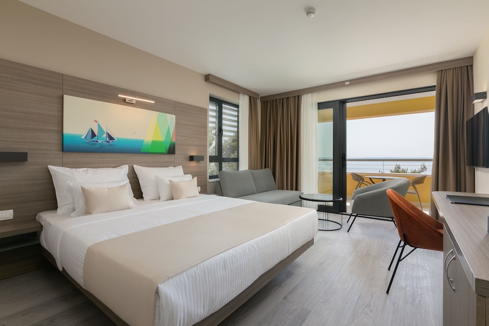 Hotel Antonio — Hotel rooms in Makarska, Split-Dalmatia