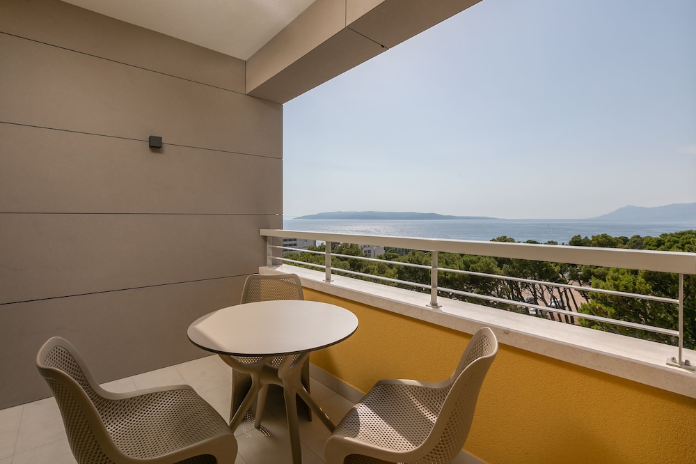 Hotel Antonio — Hotel rooms in Makarska, Split-Dalmatia