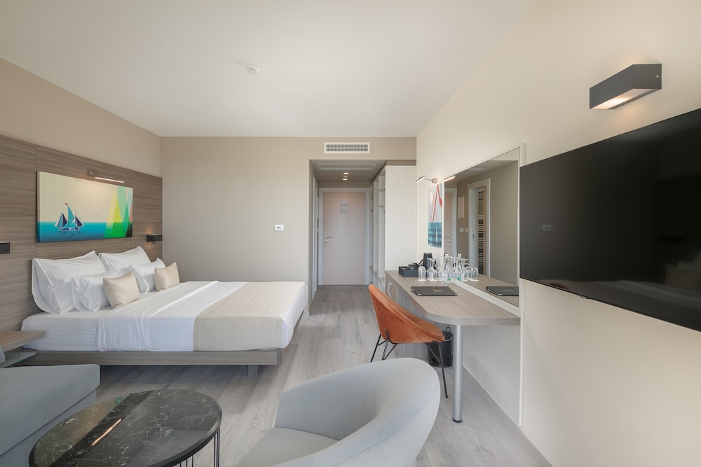 Hotel Antonio — Hotel rooms in Makarska, Split-Dalmatia