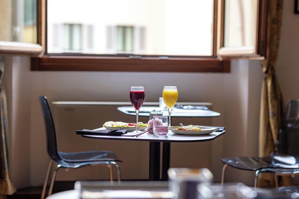 Hotel Centrale — Restaurant & bars in Florence, Tuscany