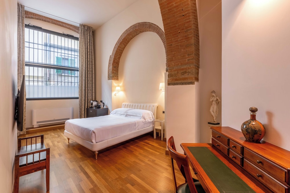 Hotel Centrale — Hotel rooms in Florence, Tuscany