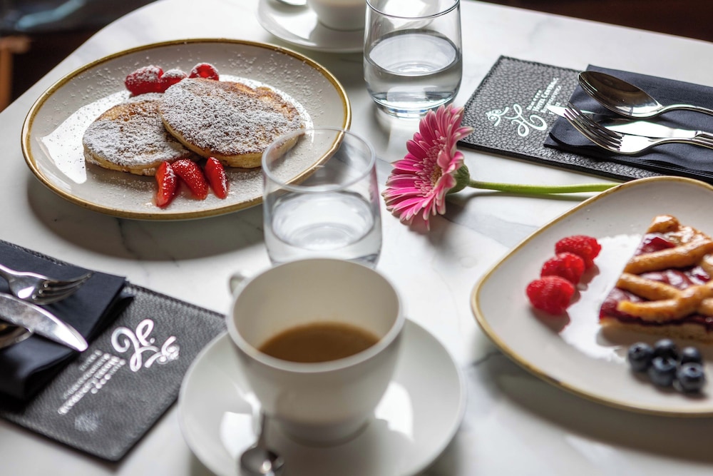 Hotel Centrale — Restaurant & bars in Florence, Tuscany