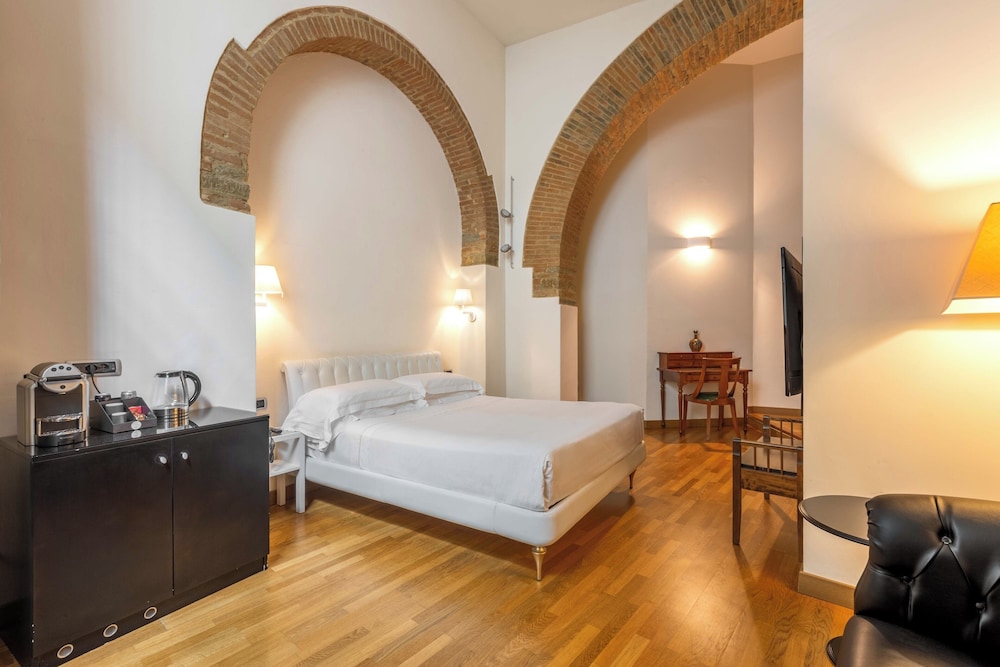 Hotel Centrale — Hotel rooms in Florence, Tuscany