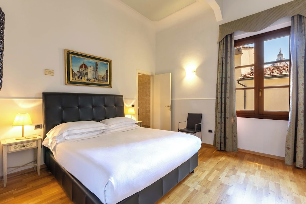 Hotel Centrale — Hotel rooms in Florence, Tuscany