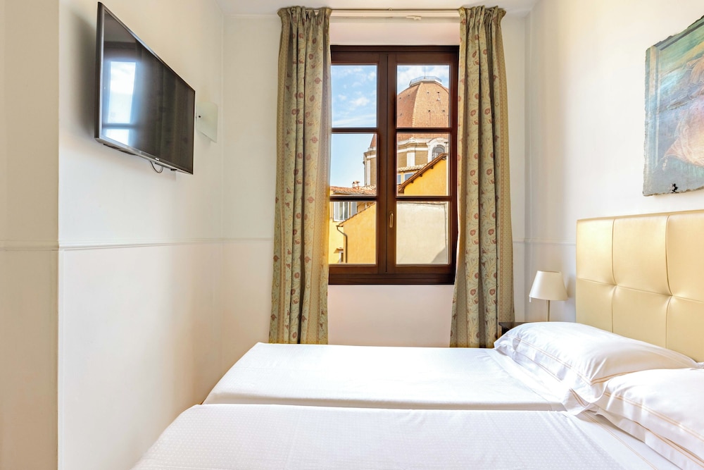 Hotel Centrale — Hotel rooms in Florence, Tuscany