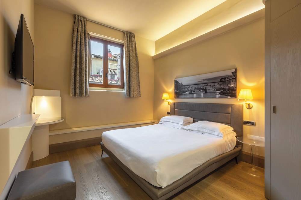 Hotel Centrale — Hotel rooms in Florence, Tuscany