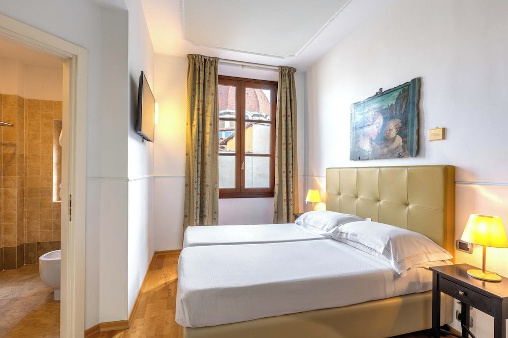Hotel Centrale — Hotel rooms in Florence, Tuscany