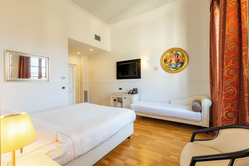 Hotel Centrale — Hotel rooms in Florence, Tuscany