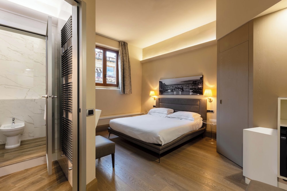 Hotel Centrale — Hotel rooms in Florence, Tuscany