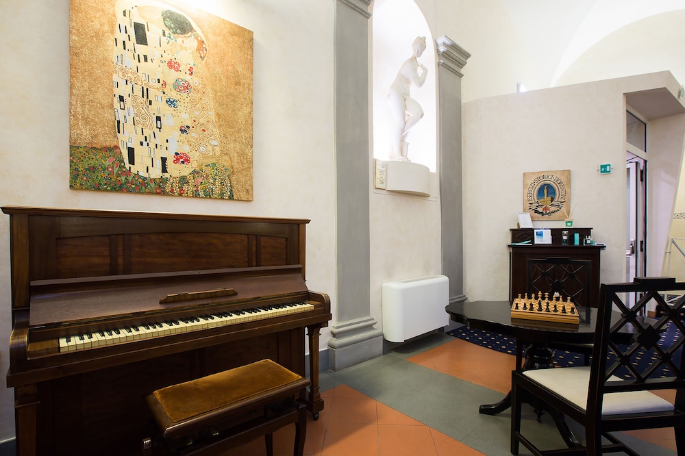 Hotel Centrale — Hotel building in Florence, Tuscany