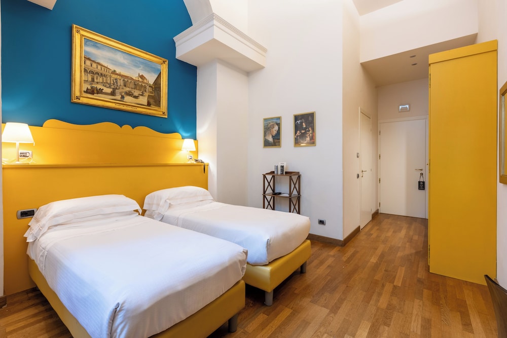 Hotel Centrale — Hotel rooms in Florence, Tuscany