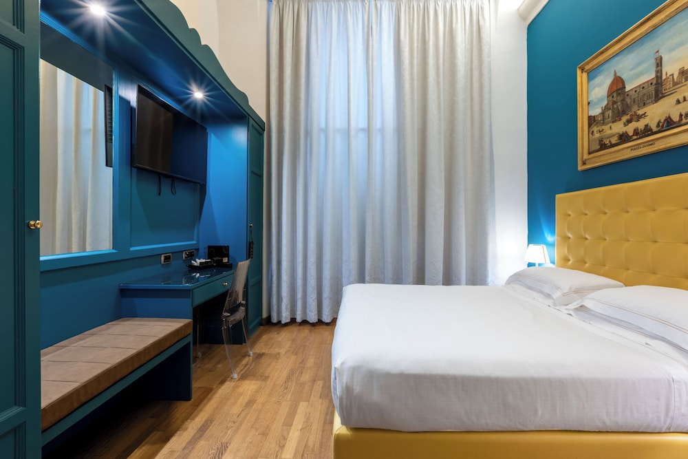 Hotel Centrale — Hotel rooms in Florence, Tuscany