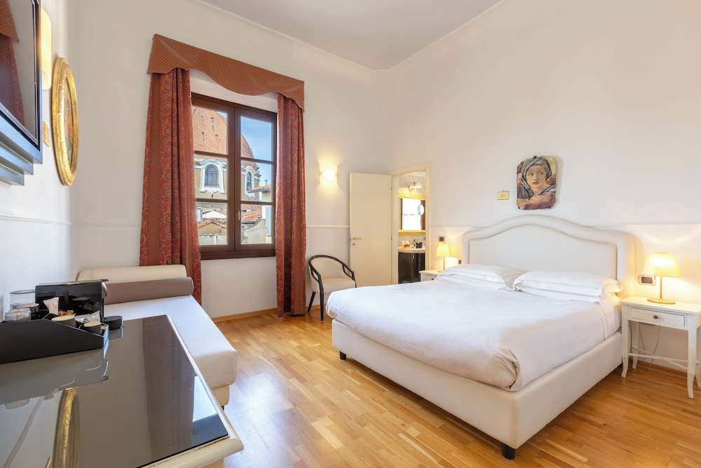 Hotel Centrale — Hotel rooms in Florence, Tuscany