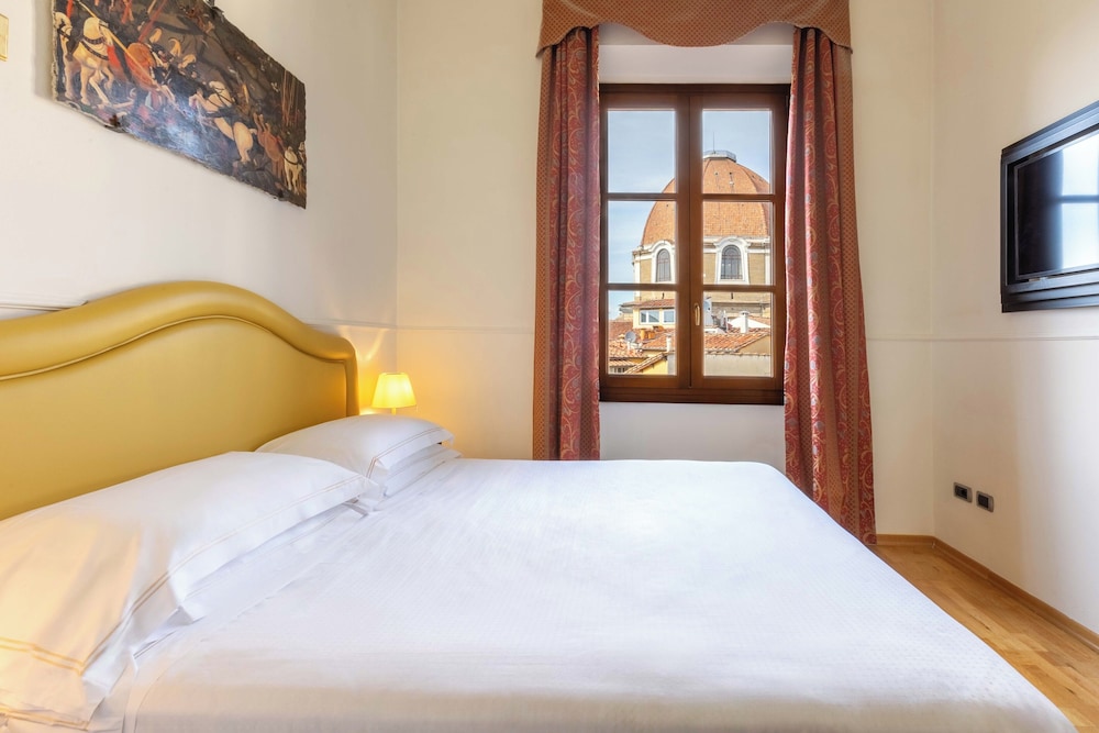 Hotel Centrale — Hotel rooms in Florence, Tuscany
