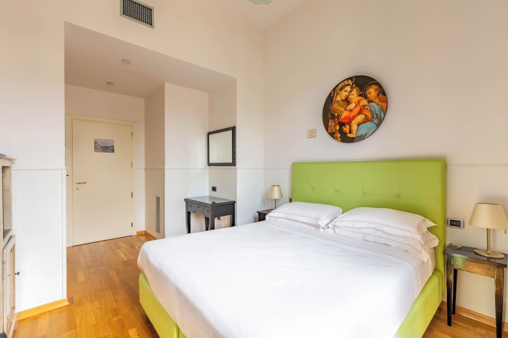 Hotel Centrale — Hotel rooms in Florence, Tuscany