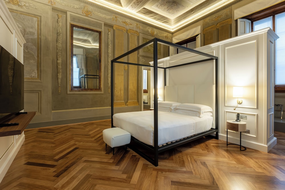 Hotel Centrale — Hotel rooms in Florence, Tuscany