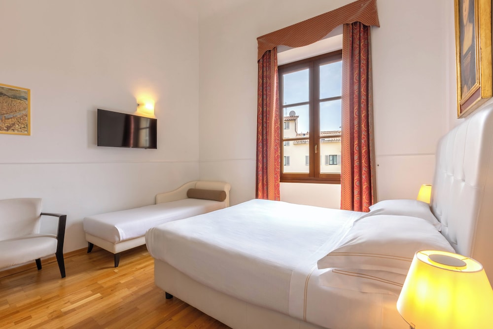 Hotel Centrale — Hotel rooms in Florence, Tuscany