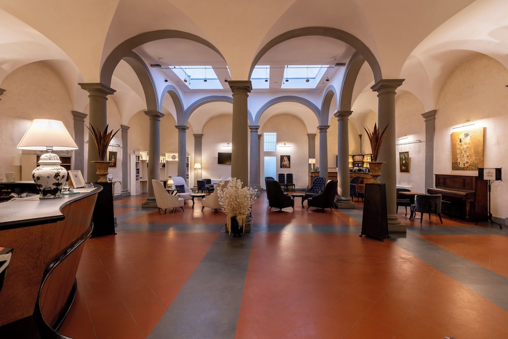 Hotel Centrale — Hotel building in Florence, Tuscany