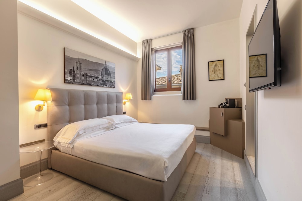 Hotel Centrale — Hotel rooms in Florence, Tuscany