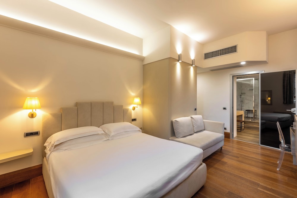 Hotel Centrale — Hotel rooms in Florence, Tuscany