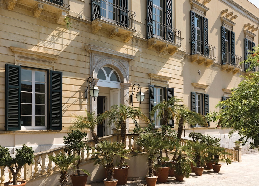 Grand Hotel Timeo, A Belmond Hotel, Taormina — Hotel building in Taormina, Sicily
