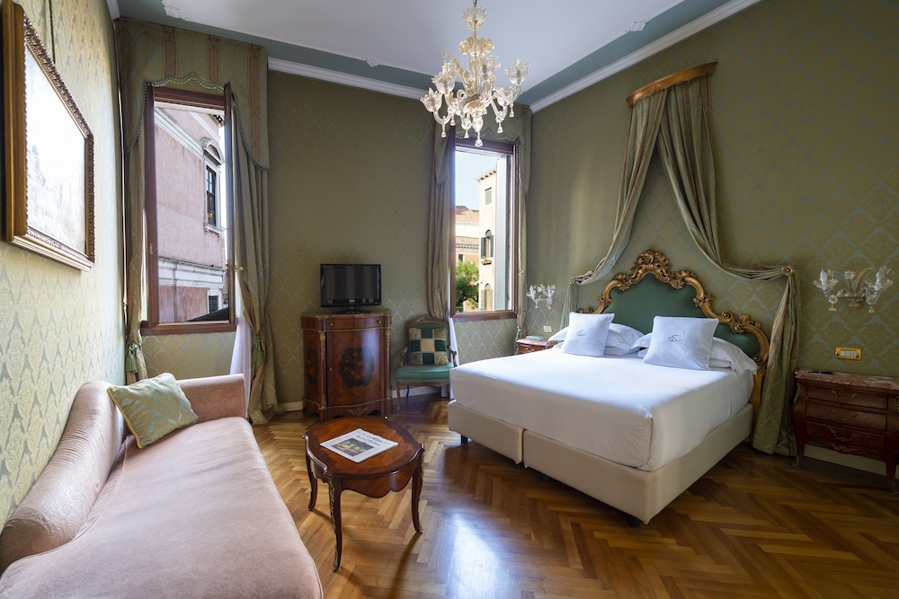 Hotel Antico Doge — Hotel rooms in Venice, Veneto