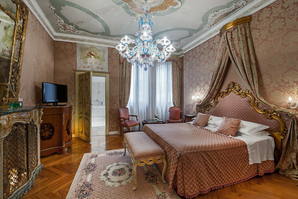 Hotel Antico Doge — Hotel rooms in Venice, Veneto