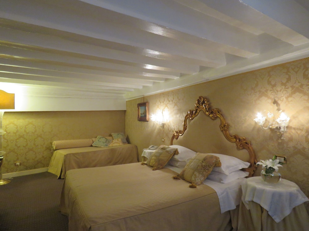 Hotel Antico Doge — Hotel rooms in Venice, Veneto