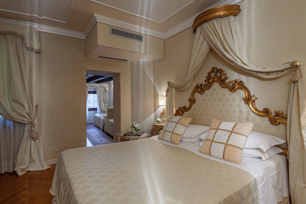 Hotel Antico Doge — Hotel rooms in Venice, Veneto