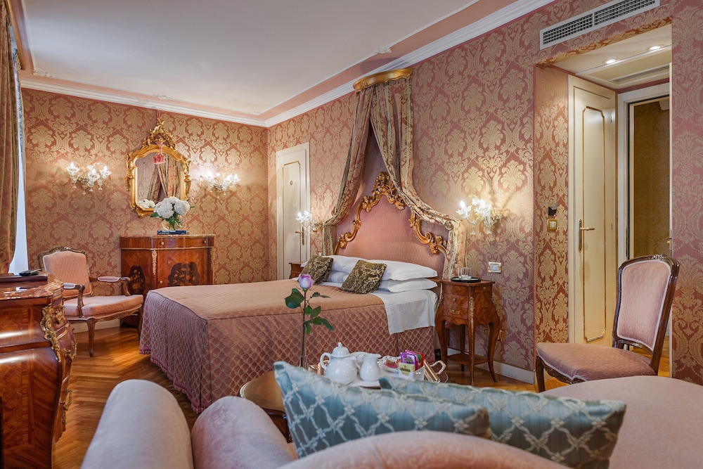 Hotel Antico Doge — Hotel rooms in Venice, Veneto