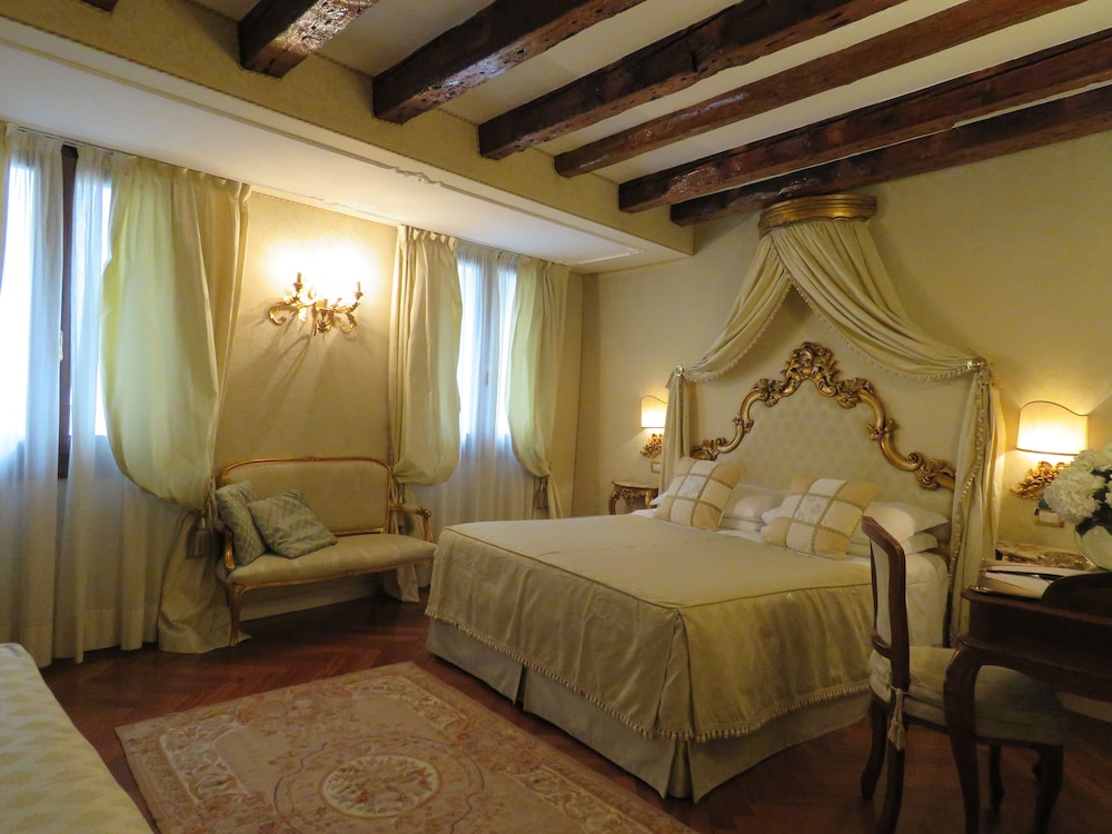 Hotel Antico Doge — Hotel rooms in Venice, Veneto
