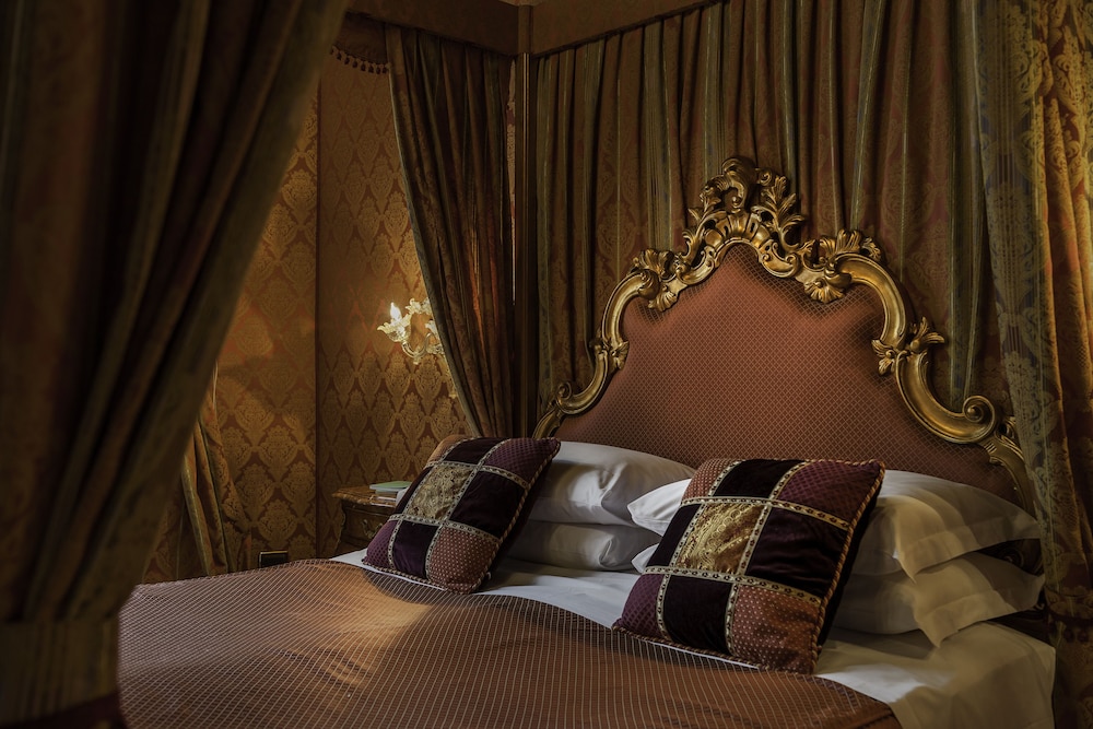 Hotel Antico Doge — Hotel rooms in Venice, Veneto